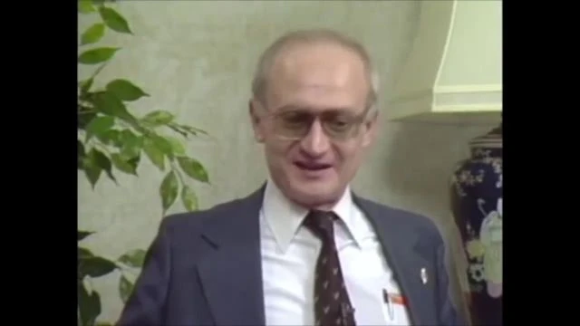 KGB defector Yuri Bezmenov warns America (best audio)